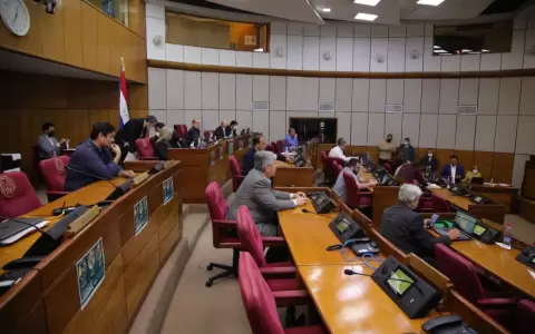 Senadores presentan proyecto de declaraci�n que insta a renunciar a Hern�n Rivas del JEM