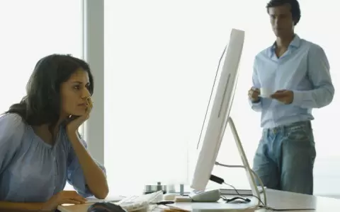 Dura realidad de parejas con jornadas laborales opuestas: �Trabajar de noche aceler� el deterioro de mi relaci�n�