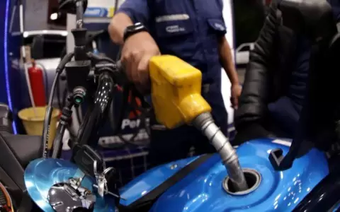 Desde el sector privado ven dif�cil la reducci�n del precio del combustible