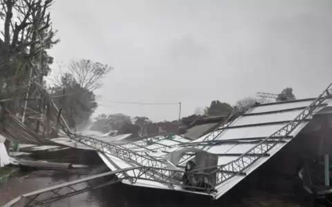 Temporal con vientos huracanados causan destrozos en Vaquer�a