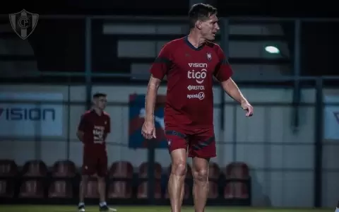 Anuncio en Cerro Porte�o: Sava fuera y jugadores transferibles