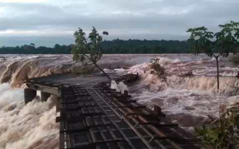 Cataratas del Iguaz�: cerraron la Garganta del Diablo por la crecida del r�o