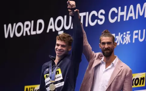 L�on Marchand rompe el �ltimo r�cord mundial de Michael Phelps