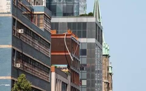 Impactante derrumbe de una gr�a en pleno centro de Nueva York: hay seis heridos