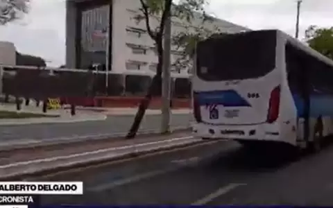 "Invitados" a retirarse de vereda de Mburuvicha R�ga tras llegada de Pe�a a Embajada de EE. UU.