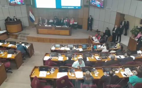 Convenio con la UE: senador dice que sacar�n a 30 mil funcionarios p�blicos para "compensar"