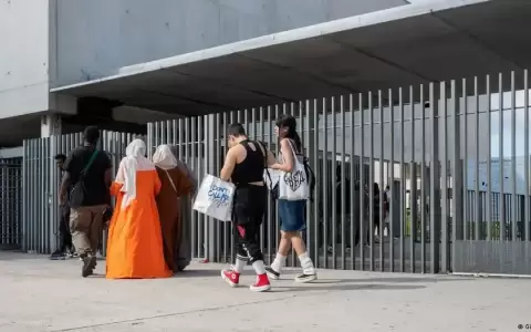 Francia prohibir� el uso de t�nica musulmana en las escuelas