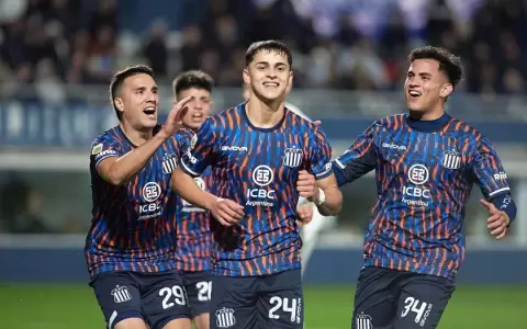 Doblete y asistencia de Ram�n Sosa contra su exequipo