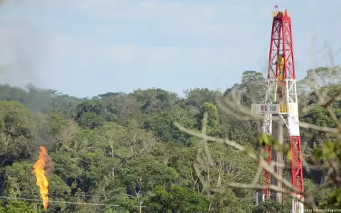 Ecuador vot� por parar extracci�n de petr�leo en Amazonas