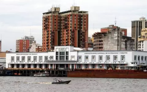 Centro de Armadores denuncia retenci�n de embarcaciones paraguayas