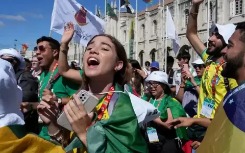 Papa Francisco viaja a Lisboa para reunirse con j�venes