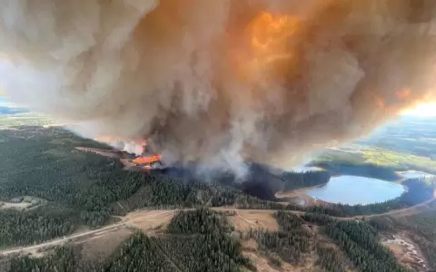 Estado de emergencia y evacuaciones en el oeste de Canad� por los gigantescos incendios