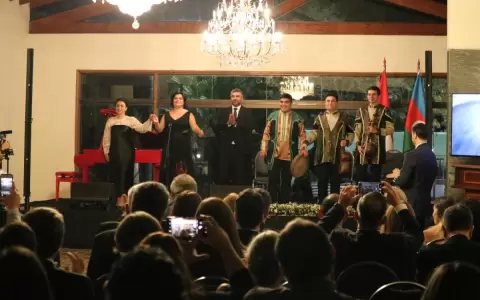 Concierto de �mugham� azerbaiyano en el Club Centenario