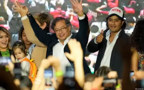 Nicol�s Petro dice que su padre Gustavo Petro.