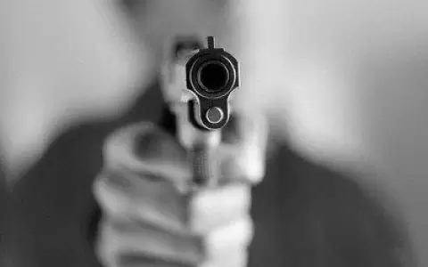 Madre denuncia error de allanamiento y enca�onamiento policial a sus hijos