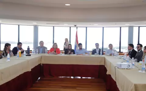 Fiscal�a, Contralor�a y Ejecutivo dejan plantados a legisladores en mesa de di�logo sobre intenci�n de eliminar Senac