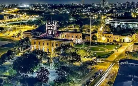 Con el arte y la algarab�a que la caracteriza, la Madre de ciudades celebra un nuevo aniversario