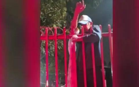 Hombre intent� robar en la casa de su propia madre y qued� atrapado entre las rejas