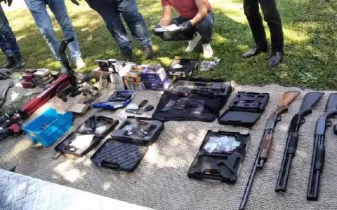 Hallan arsenal de armas en contenedor que pertenec�a al suizo asesinado en Paraguar�