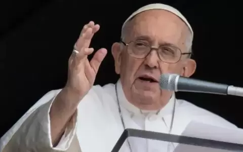 Francisco decidi� improvisar un discurso y el Vaticano tuvo que salir de aclarar por qu� lo hizo