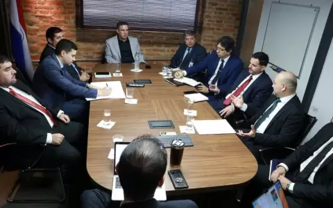 Di�logo con Mitic para implementar tecnolog�a en atenci�n sanitaria