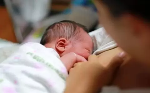 La lactancia materna es fundamental para forjar el lazo con el beb�