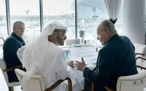 Juan Carlos I cumple tres a�os en su exilio dorado: mansi�n de 13 millones, playa privada y sala de cine