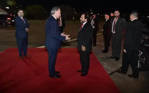 Traspaso presidencial: lleg� al pa�s el vicepresidente de El Salvador