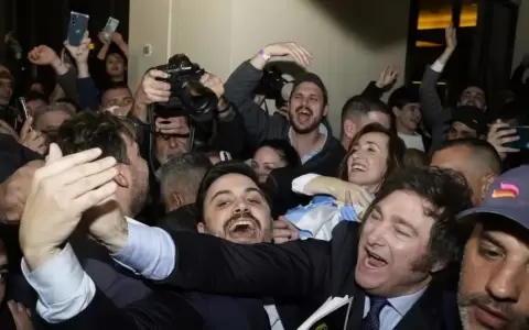 Javier Milei logr� un sorprendente triunfo, y la pelea sigue abierta con Patricia Bullrich y Sergio Massa