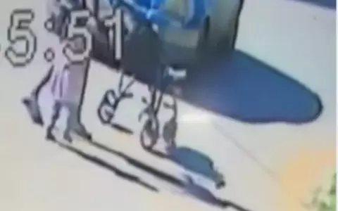 Conductor atropell� a una mujer y a sus hijos peque�os, se dio a la fuga