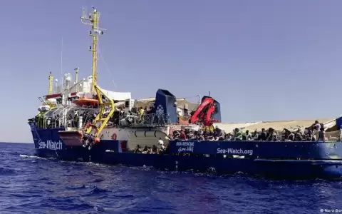 Italia inmoviliza barco alem�n de rescate de migrantes