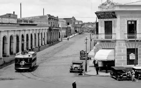 Asunci�n a trav�s del tiempo, charla de Javier Yubi en la Manzana