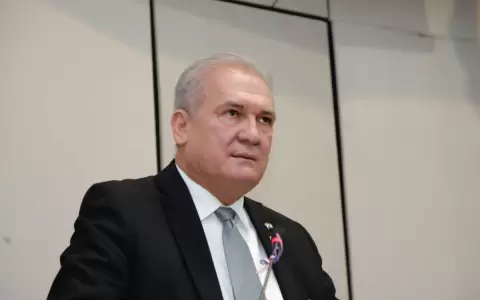 Emiliano Rol�n, fiscal general del Estado.