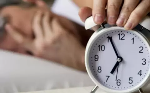 Esta medianoche se adelantan los relojes y entra a regir el horario de verano