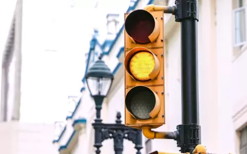 PMT advierte que por cruzar el sem�foro en amarillo se podr�a multar hasta G. 1.390.000