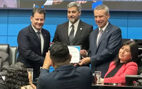En Brasil reconocieron a Abdo por "obras del Corredor Bioce�nico"