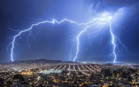 Lluvias con tormentas el�ctricas y leve descenso de la temperatura