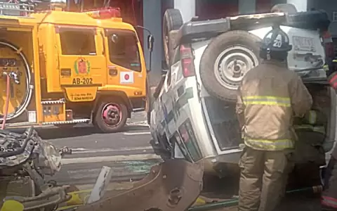 Accidente vial involucra ambulancia que transportaba a ni�a con apendicitis