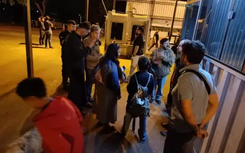 Rescataron a ni�os argentinos que fueron llevados por la corriente en el r�o Paran�