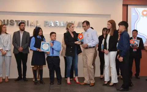 "Profes" que dejan huellas fueron condecorados