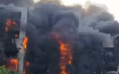 Los combates y los incendios asolan la capital de Sud�n