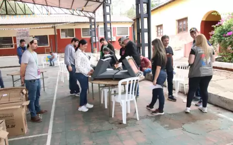Iniciaron sin inconvenientes las elecciones municipales complementarias en 13 distritos