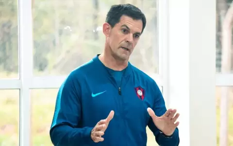 Cerro Porte�o anuncia a V�ctor Bernay como DT interino