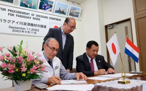 Paraguay y Jap�n firman contrato para construcci�n de draga
