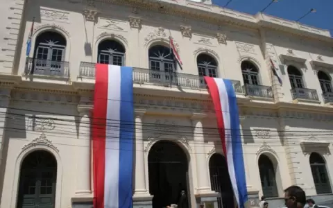 Postergan estudio de proyecto de ley que anula aranceles consulares
