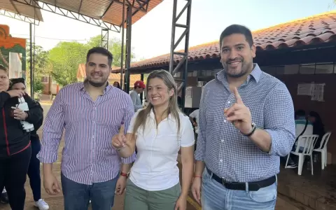 Elecciones complementarias: candidata colorada para la intendencia de Villa Elisa ya dep�sito su voto