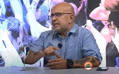 Ordenan investigaci�n contra psic�logo forense por tatuaje de esv�stica
