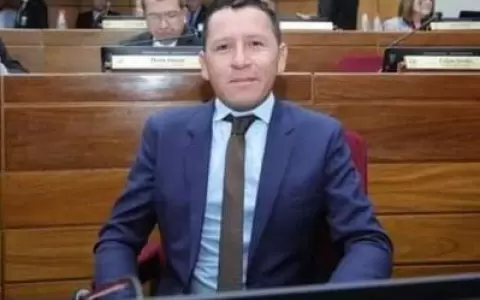 Tercera fuerza se desintegra en el Congreso: �Chaque�ito� renuncia a Cruzada