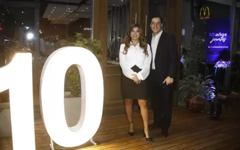 Flashes de la noche de los 10 a�os de La Paraguaya de Cargas