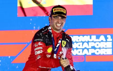 Sainz gana el GP de Singapur y corta la racha de Verstappen